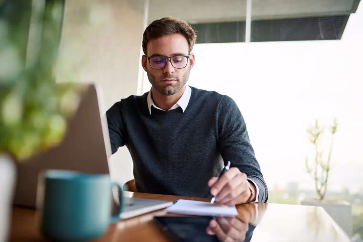 Wat zijn de pluspunten van het gebruik van tijds-&aanwezigheidsregistratiesoftware?